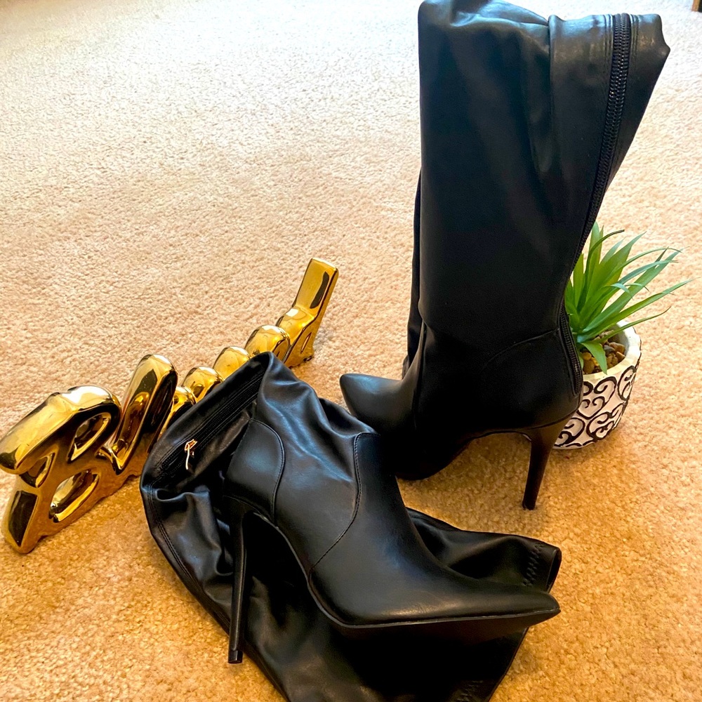 Ladies knee high boots